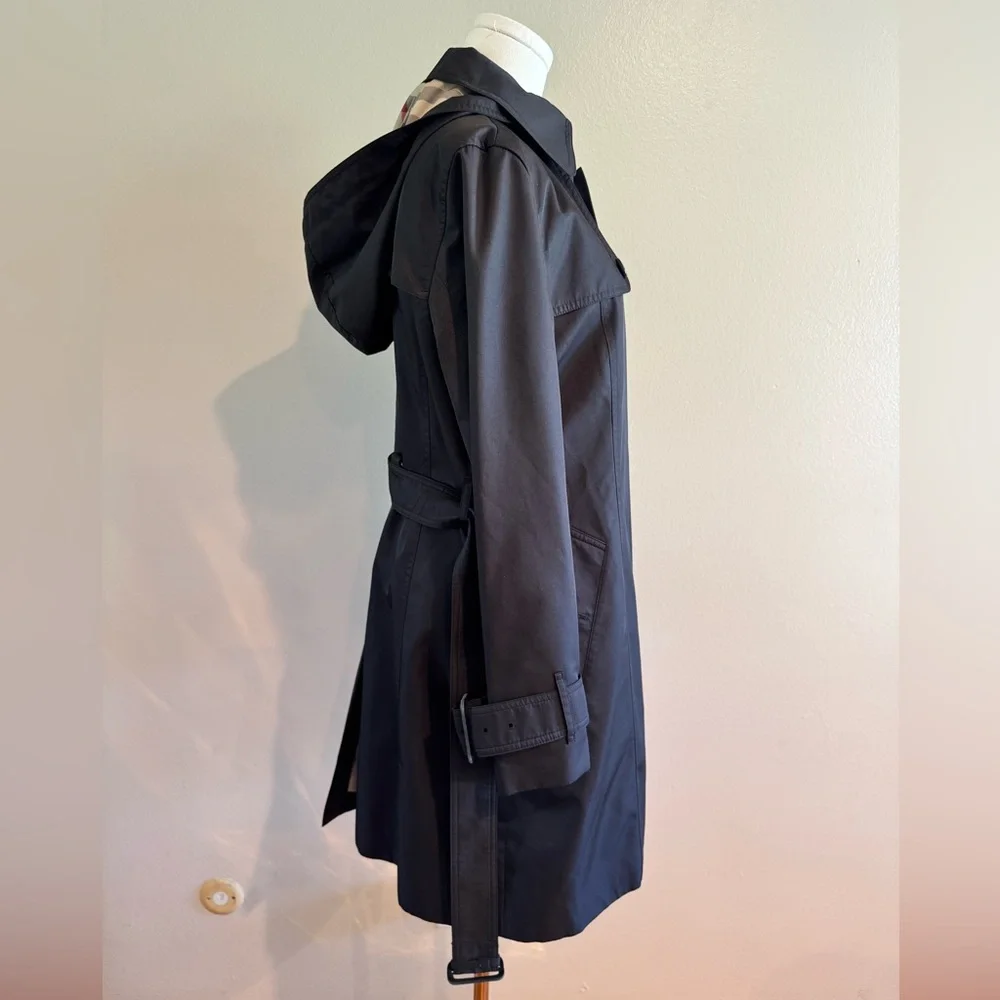 Burberry Black Coat with Detachable Hood and Belt - Picture 5 of 17